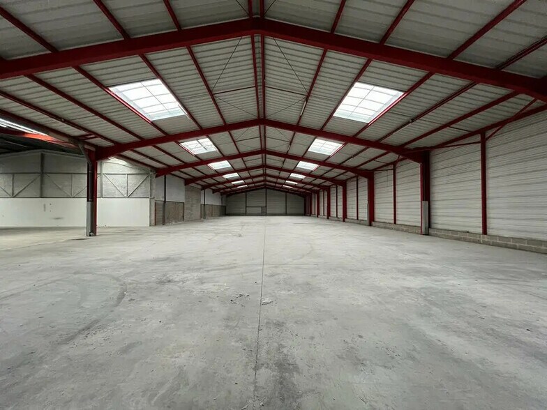 Local d’activités dans Reims à louer - Photo de l’immeuble – Image 3 sur 7