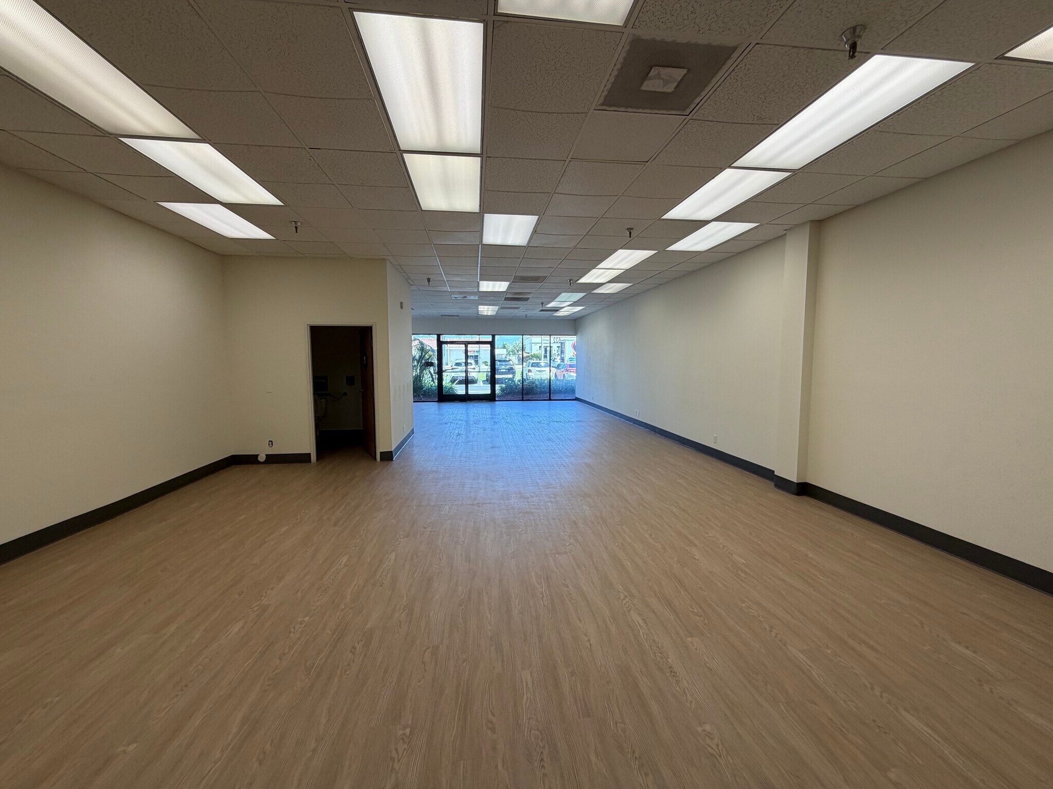 514-538 W Katella Ave, Orange, CA à louer Photo intérieure– Image 1 sur 2