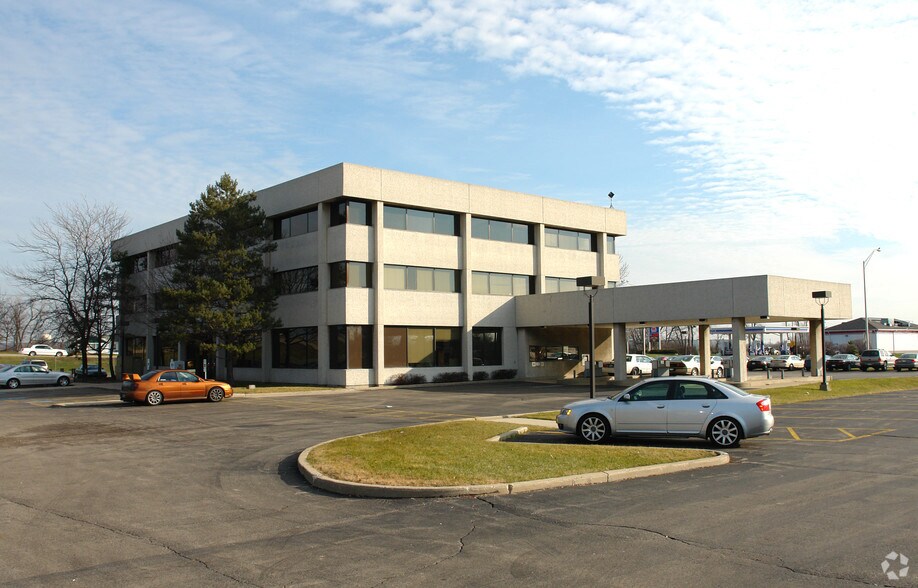 1300 Greenbrook Blvd, Hanover Park, IL à vendre - Photo de l’immeuble – Image 3 sur 33