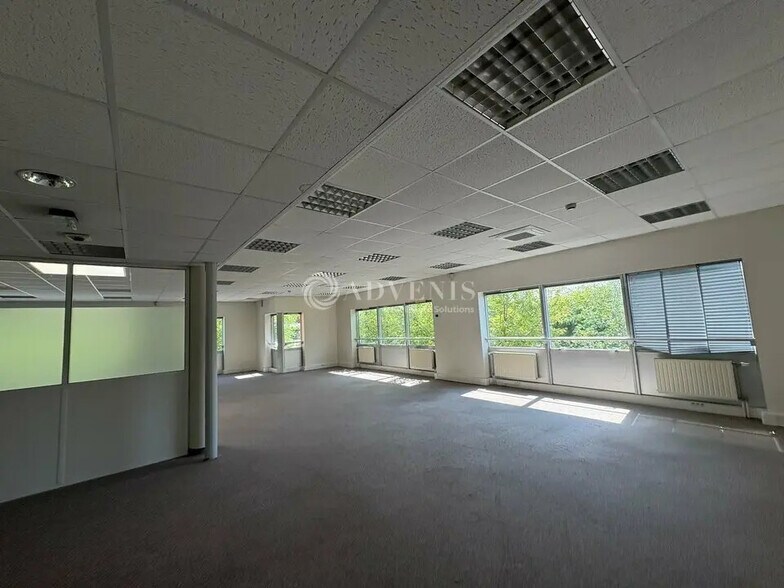 Bureau dans Guyancourt à louer - Photo de l’immeuble – Image 2 sur 6