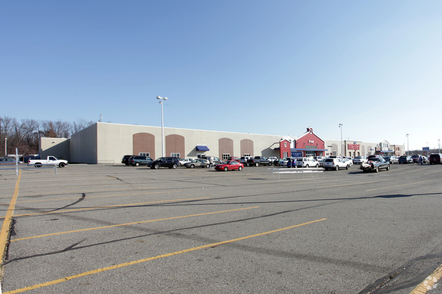 6405 N B Dr, Battle Creek, MI à louer - Photo de l’immeuble – Image 2 sur 2