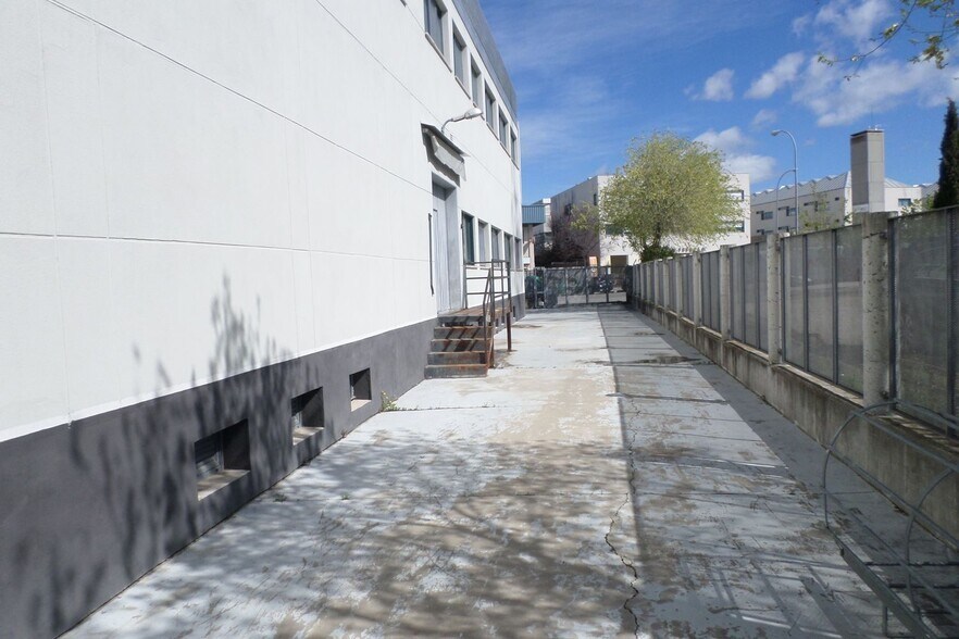Industriel/Logistique dans Villaviciosa de Odón, Madrid à vendre - Photo de l’immeuble – Image 3 sur 8