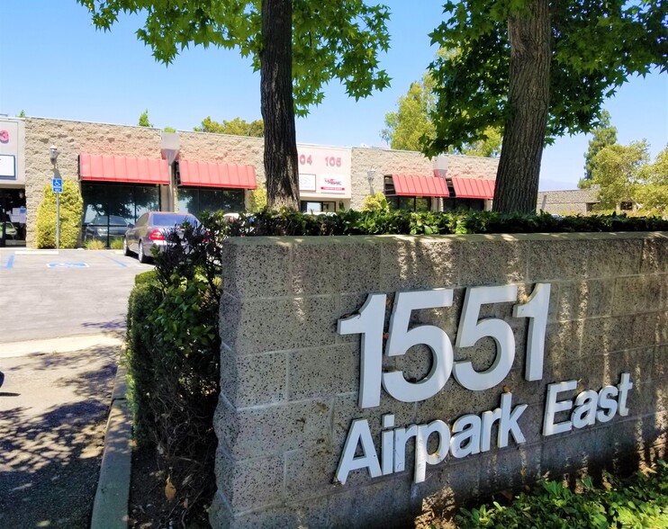 1551 W 13th St, Upland, CA à louer - Photo de l’immeuble – Image 1 sur 3
