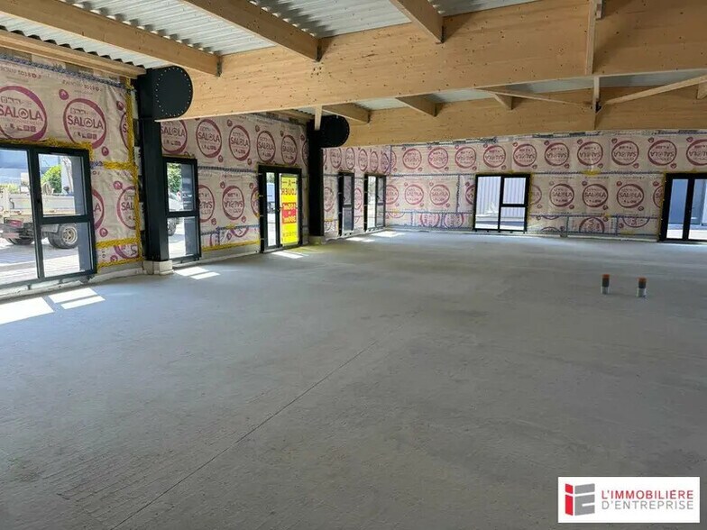Local d’activités dans La Bouëxière à louer - Photo de l’immeuble – Image 3 sur 11