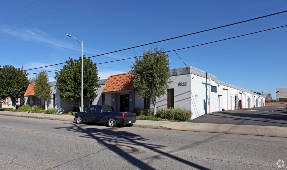 9530-9540 Owensmouth Ave, Chatsworth, CA à louer - Photo principale – Image 1 sur 4