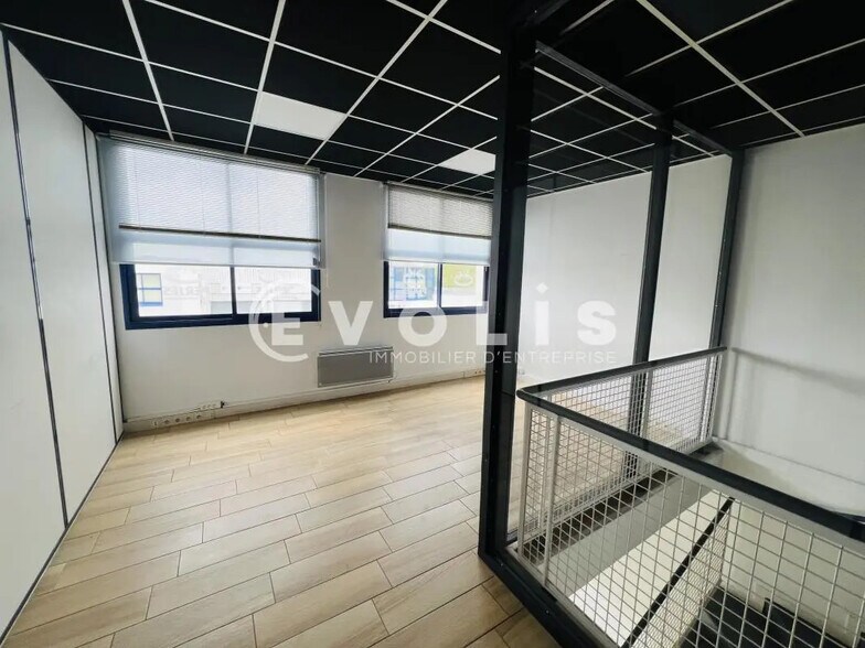 Bureau dans Croissy-Beaubourg à louer - Photo de l’immeuble – Image 3 sur 12