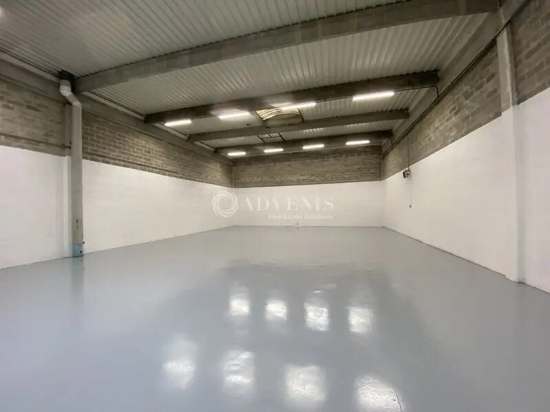 Local d’activités dans Coignières à louer Photo intérieure– Image 1 sur 9