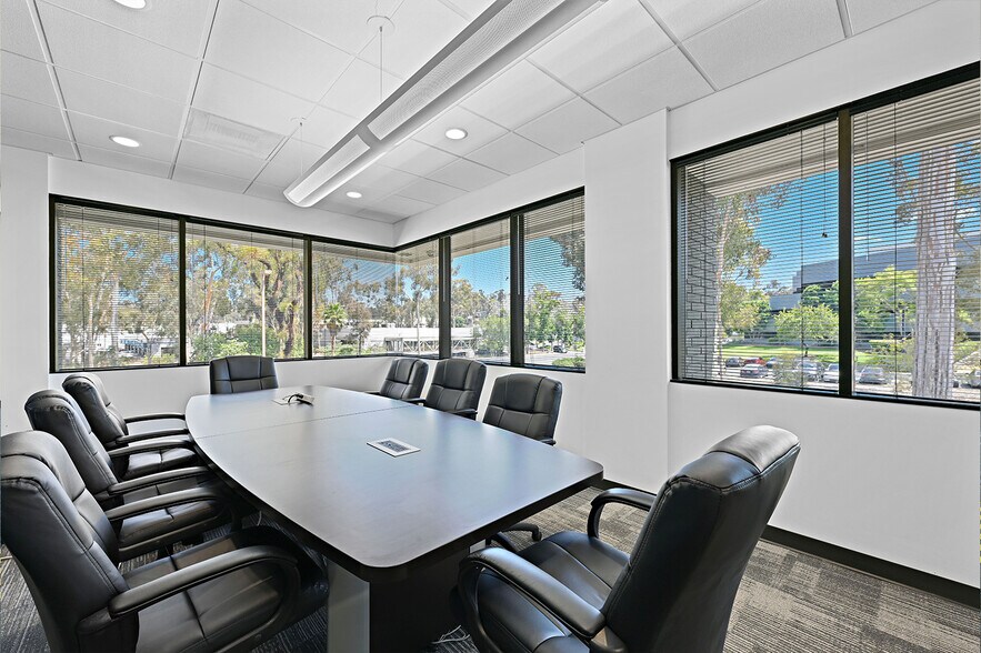 9775 Businesspark & 10021 Willow Creek portefeuille de 2 biens à vendre sur LoopNet.fr - Photo de l’immeuble – Image 3 sur 8