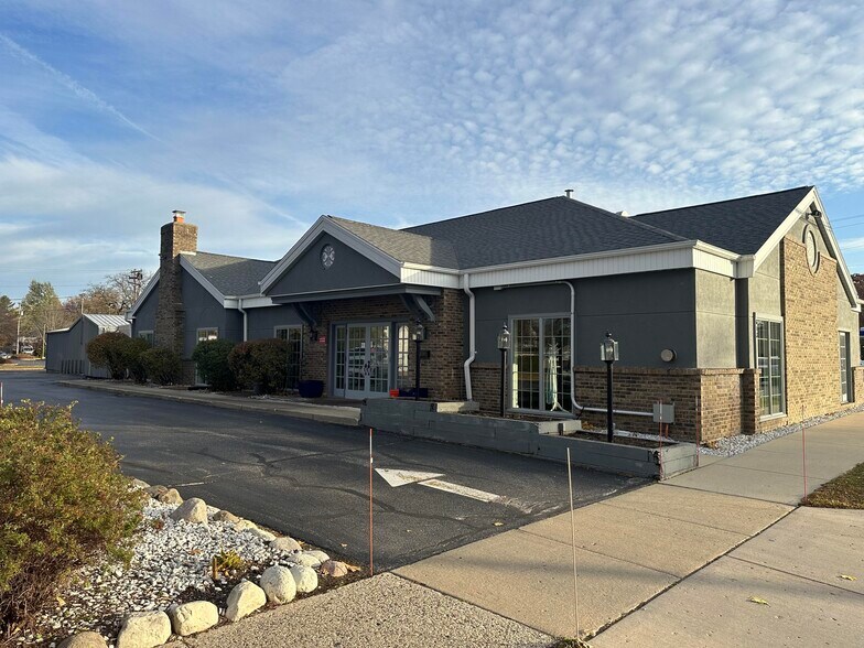 613 N Grandview Blvd, Waukesha, WI à vendre - Photo de l’immeuble – Image 2 sur 12