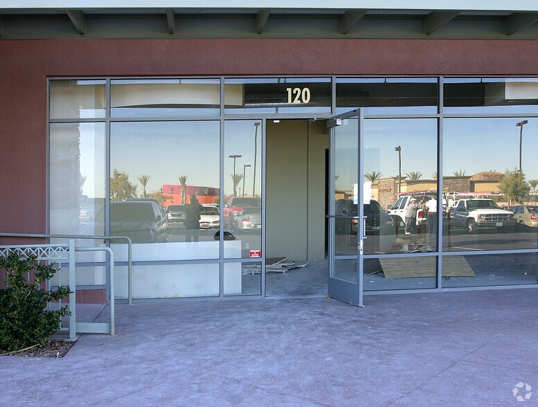 10860 W Charleston Blvd, Las Vegas, NV à louer - Photo de l’immeuble – Image 3 sur 8