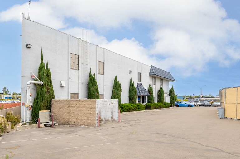 7901 Vickers St, San Diego, CA à vendre - Photo de l’immeuble – Image 3 sur 60