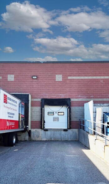 4 Thomas Dr, Westbrook, ME à louer - Photo de l’immeuble – Image 3 sur 9