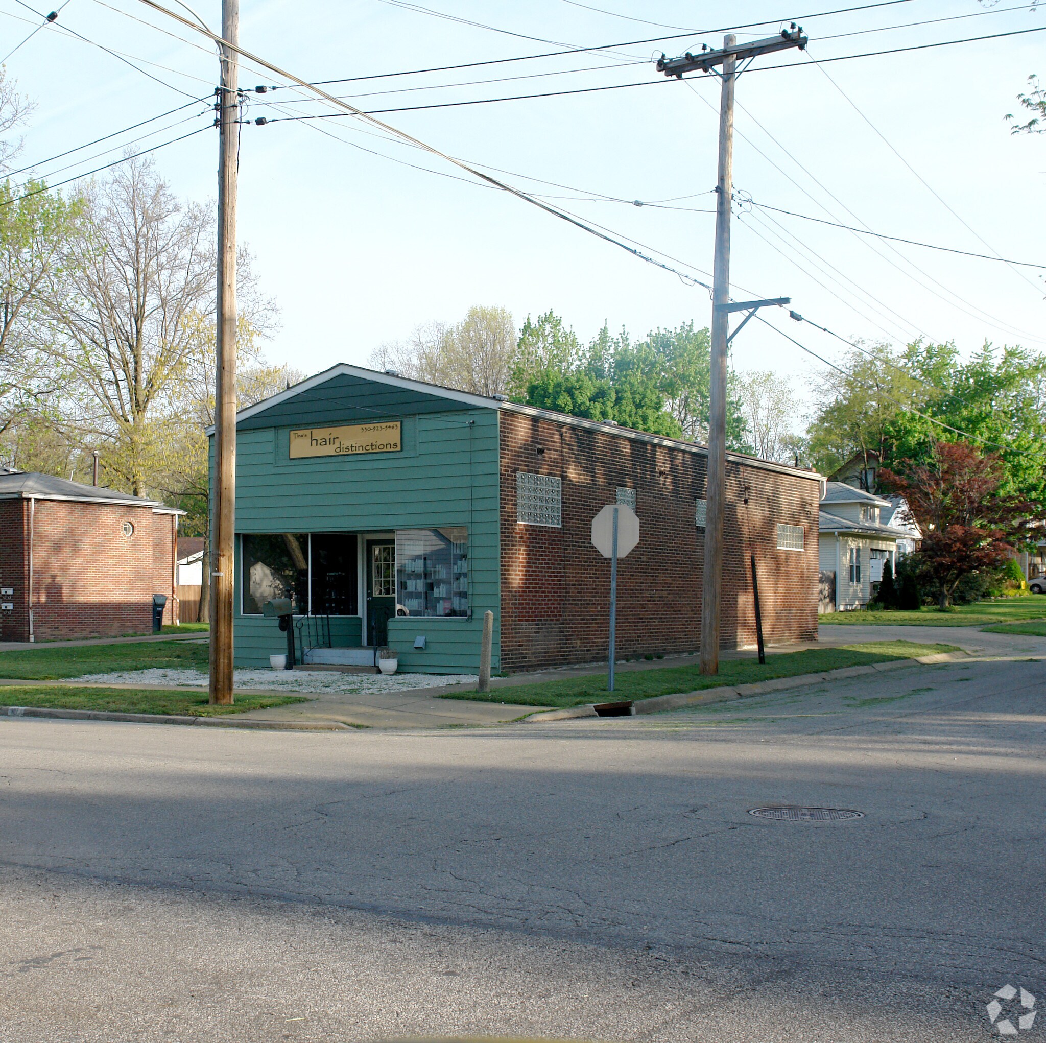 907 Sackett Ave, Cuyahoga Falls, OH à louer Photo principale– Image 1 sur 6