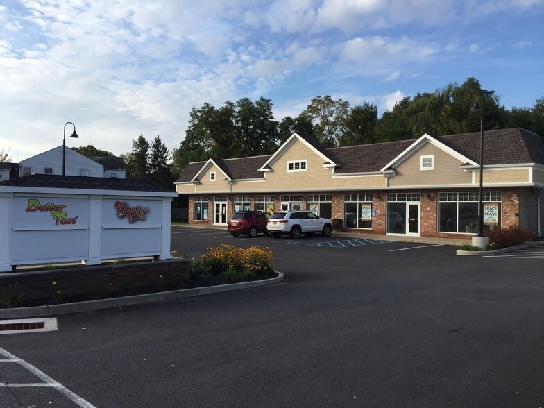 471 Violet Ave, Poughkeepsie, NY à vendre - Photo de l’immeuble – Image 3 sur 6