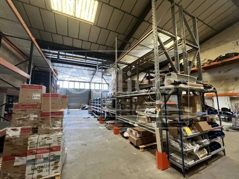 Local d’activités dans Aubagne à louer - Photo de l’immeuble – Image 1 sur 4