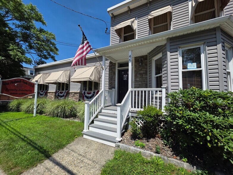 45 Quassaick Ave, New Windsor Township, NY à vendre - Photo de l’immeuble – Image 1 sur 33