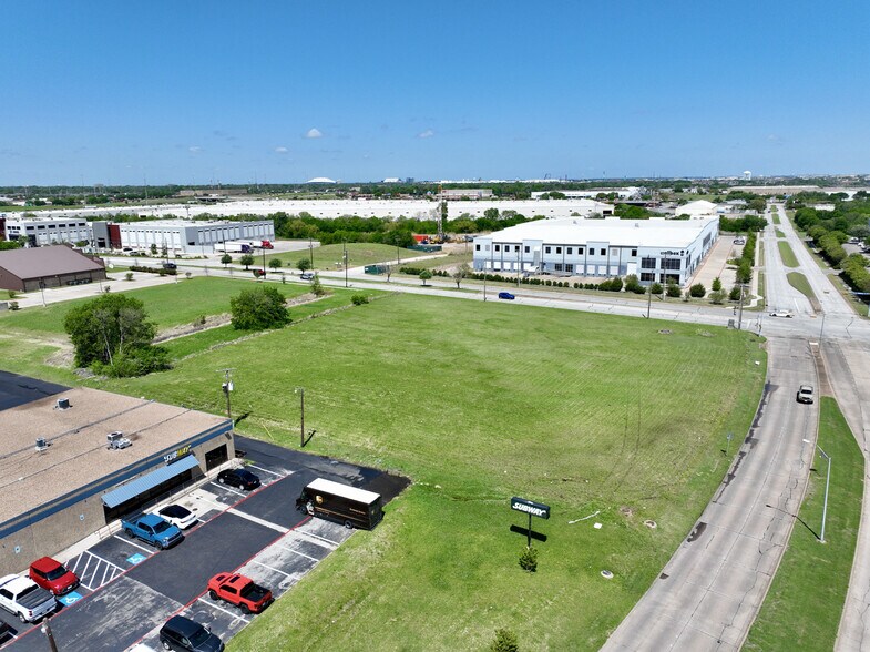 2603 Arkansas Ln, Grand Prairie, TX à louer - Photo de l’immeuble – Image 2 sur 5