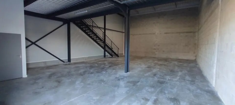 Local d'activités dans Aoste à vendre - Photo intérieure – Image 3 sur 6