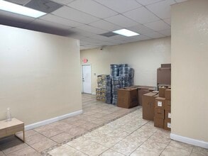 1429 Don St, Naples, FL à louer Photo intérieure– Image 2 sur 4