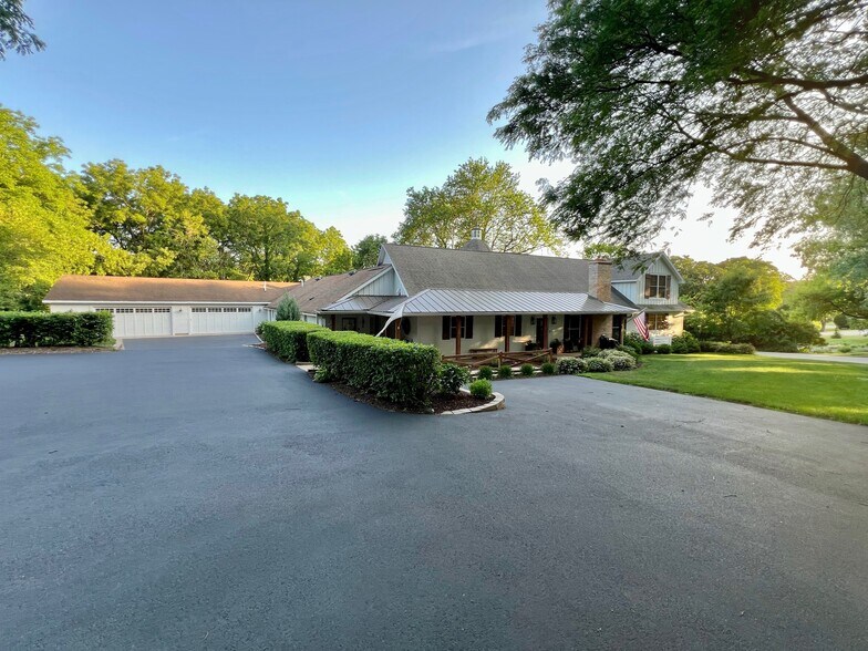 204 Country Commons Rd, Trout Valley, IL à vendre - Photo de l’immeuble – Image 3 sur 38