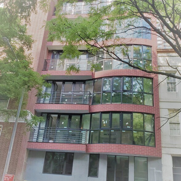 335-337 W 55th St, New York, NY à vendre - Photo de l’immeuble – Image 2 sur 9