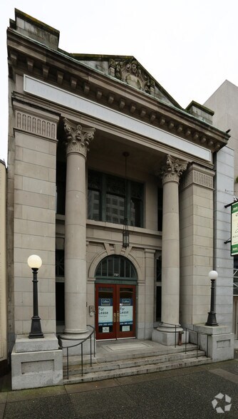 737 Fort St, Victoria, BC à vendre - Photo de l’immeuble – Image 1 sur 2