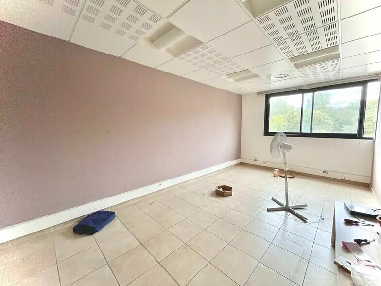 Bureau dans Mouans-Sartoux à vendre - Photo de l’immeuble – Image 3 sur 6