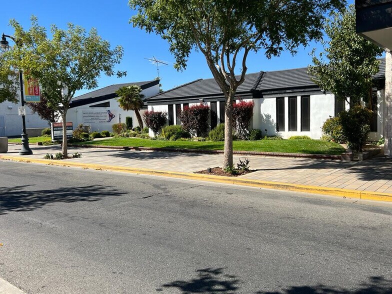 867 W Lancaster Blvd, Lancaster, CA à louer - Photo de l’immeuble – Image 2 sur 33