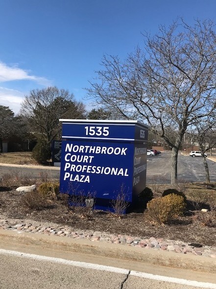 1535 Lake Cook Rd, Northbrook, IL à louer - Photo de l’immeuble – Image 3 sur 33