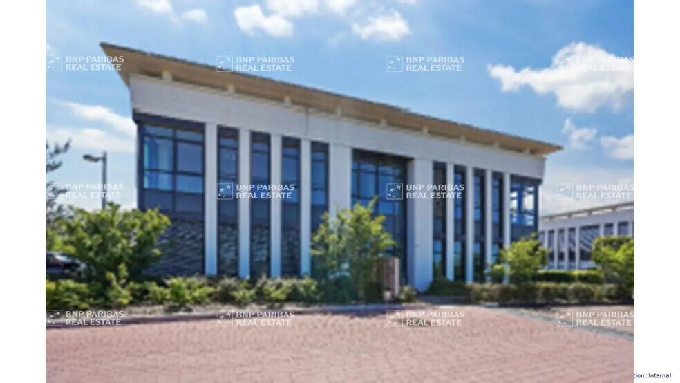 3 Boulevard Jean Moulin, Élancourt à louer - Photo de l’immeuble – Image 2 sur 10