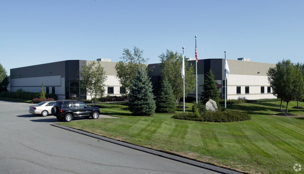 135 Circuit Dr, North Kingstown, RI à louer - Photo de l’immeuble – Image 2 sur 3
