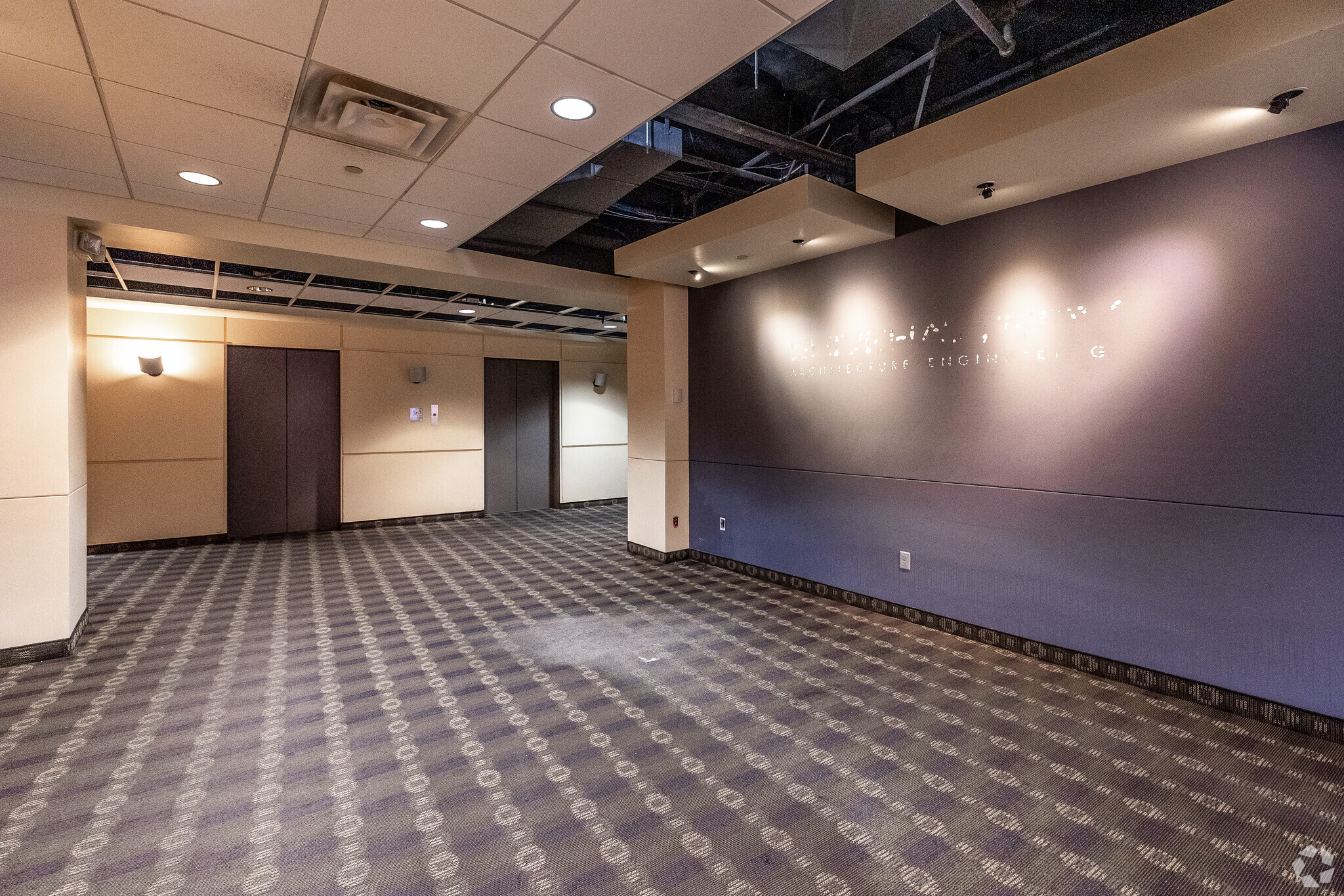 221 3rd Ave SE, Cedar Rapids, IA à louer Photo intérieure– Image 1 sur 4