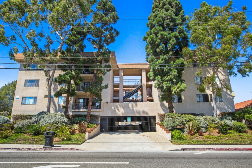 2424 S Leland St, San Pedro, CA à vendre - Photo de l’immeuble – Image 2 sur 21