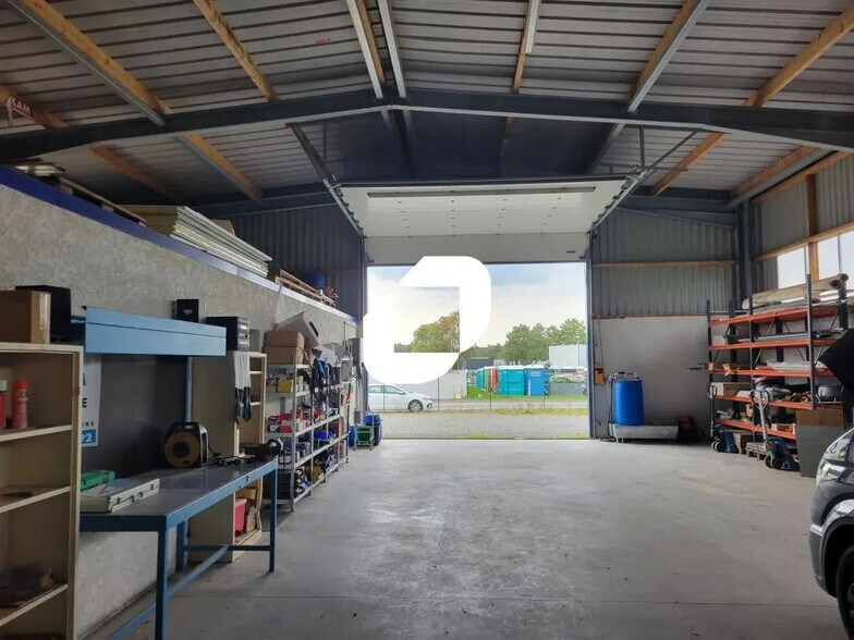 Bureau dans Saint-Colomban à louer - Photo intérieure – Image 2 sur 5