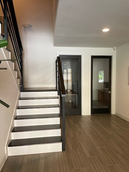 26207 Oak Ridge Dr, Spring, TX à louer - Photo de l’immeuble – Image 3 sur 30