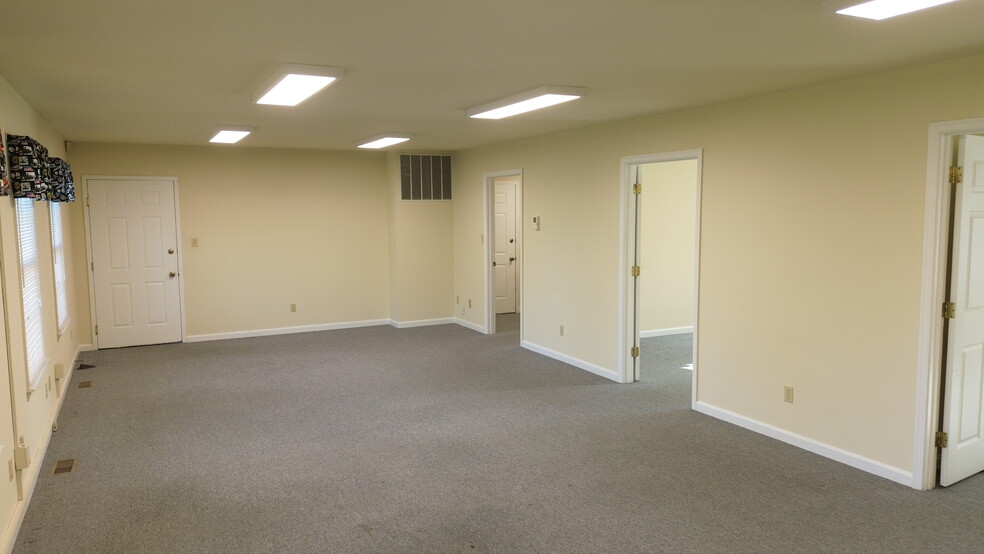 21585 Three Notch Rd, Lexington Park, MD à louer - Photo de l’immeuble – Image 3 sur 6