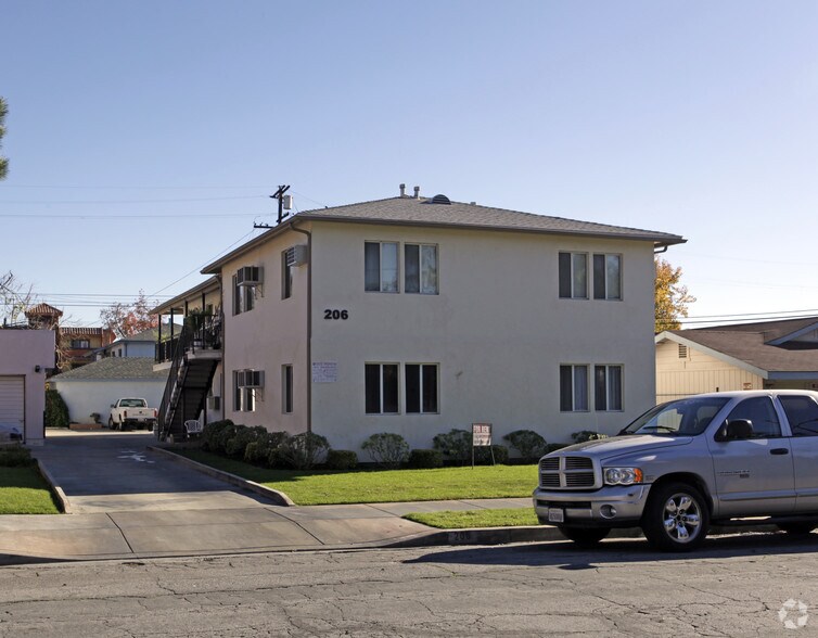206 Harps St, San Fernando, CA à vendre - Photo principale – Image 1 sur 4