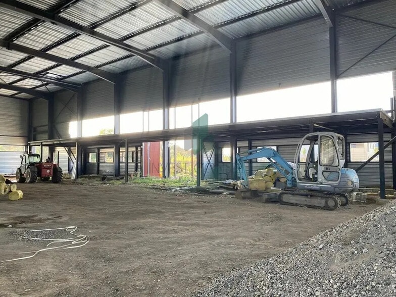 Local d'activités dans Ennery à vendre - Photo de l’immeuble – Image 3 sur 6