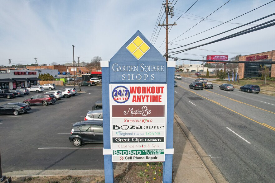 2401-2403 Battleground Ave, Greensboro, NC à louer - Photo de l’immeuble – Image 2 sur 5