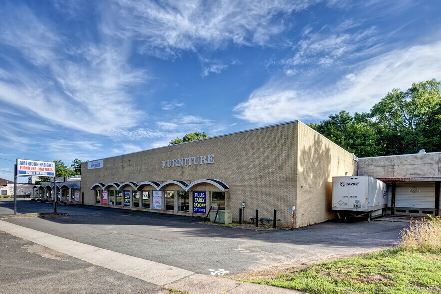 1930 Silas Deane Hwy, Rocky Hill, CT à louer - Photo de l’immeuble – Image 3 sur 36
