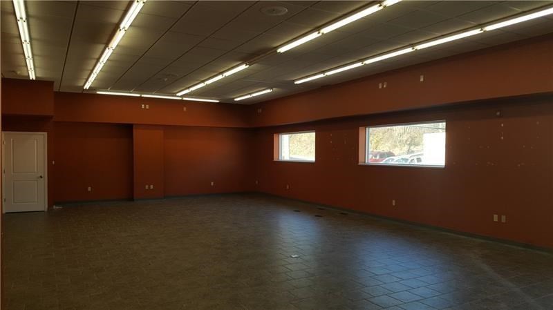 10320 Center Hwy, Irwin, PA à louer - Photo intérieure – Image 3 sur 14