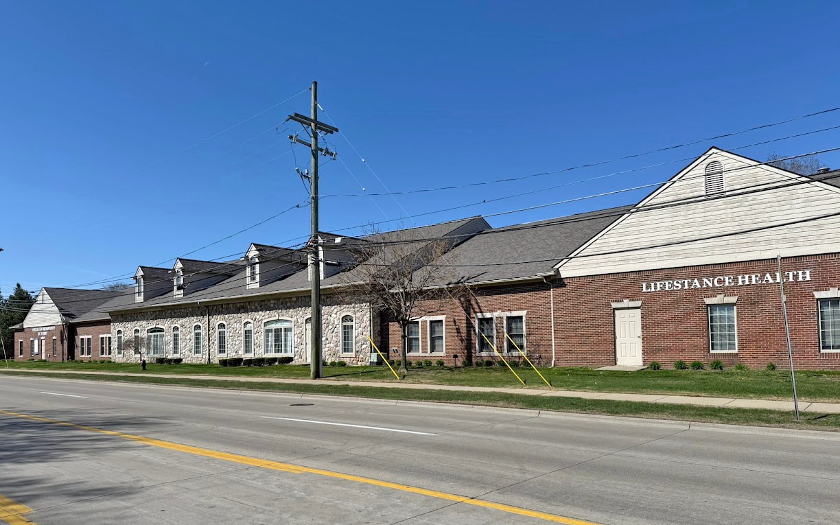 24715 Little Mack Ave, Saint Clair Shores, MI à louer Photo de l’immeuble– Image 1 sur 10