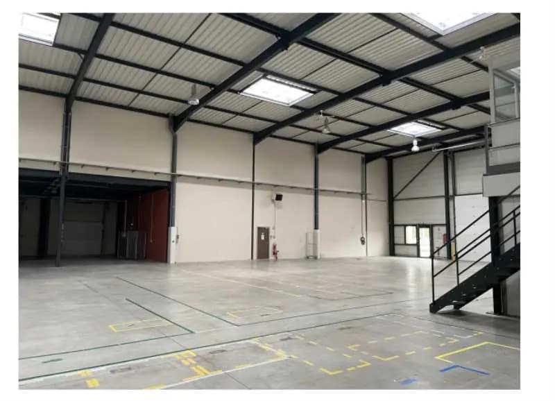 Local d’activités dans Saint-Priest à louer Photo intérieure– Image 1 sur 4