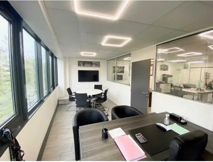 Bureau dans Boulogne-Billancourt à louer - Photo de l’immeuble – Image 3 sur 9