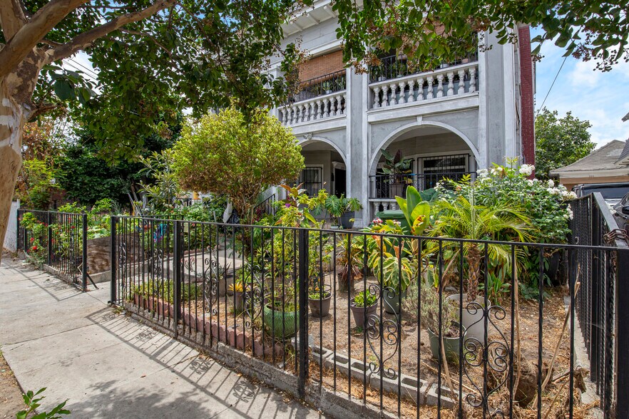 326 E 35th St, Los Angeles, CA à vendre - Photo de l’immeuble – Image 3 sur 6