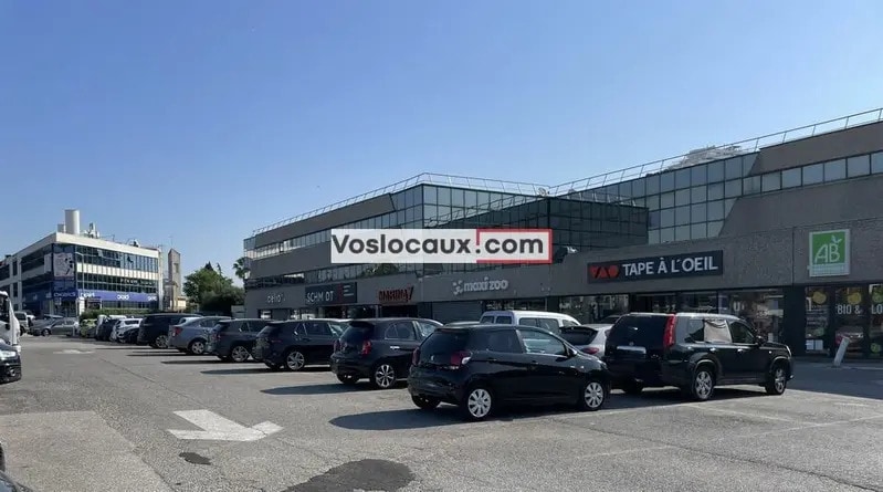 Local commercial dans Villeneuve-Loubet à louer Photo de l’immeuble– Image 1 sur 6