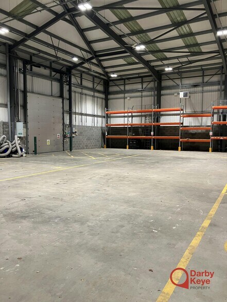 Bromford Ln, Birmingham à louer - Photo de l’immeuble – Image 3 sur 8