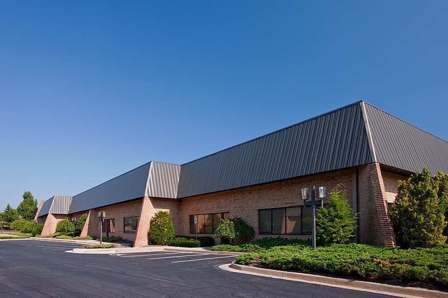 2601 N Rolling Rd, Windsor Mill, MD à louer - Photo de l’immeuble – Image 3 sur 6