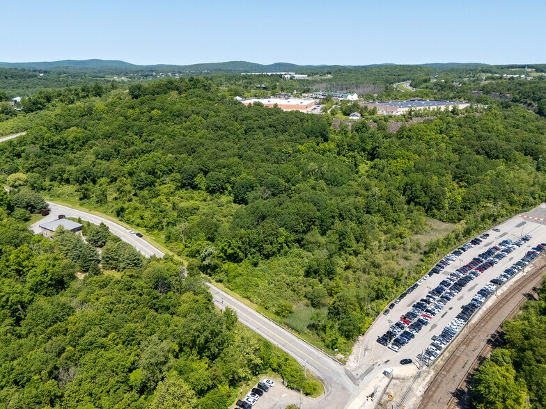 4-10 Independent Way, Brewster, NY à vendre - Photo de l’immeuble – Image 1 sur 17