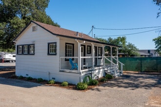 1500 Grove St, Healdsburg, CA à louer Photo intérieure– Image 2 sur 9